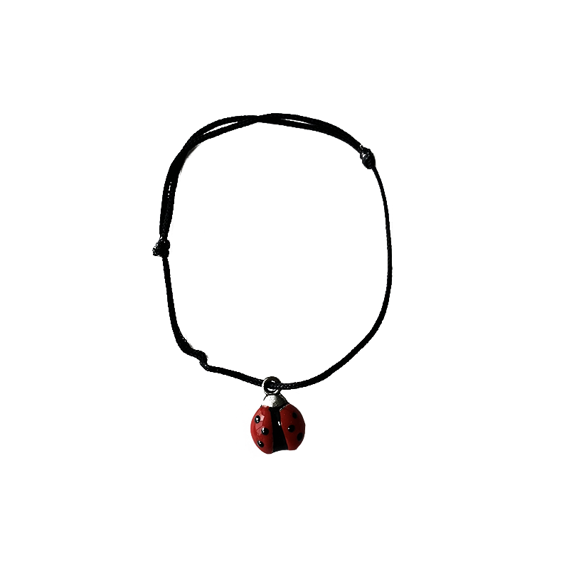 Pulsera-de-hilo-negro-con-dije-de-escarabajo